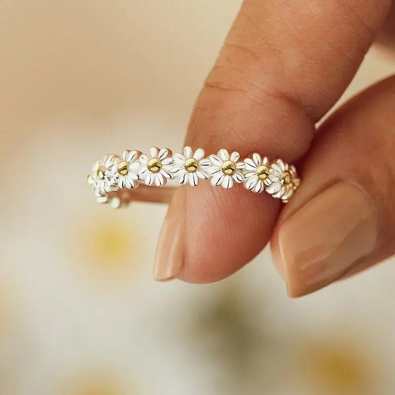 ADJUSTABLE SILVER AND HAND PAINTED ENAMEL DAISY RING - Edith & Mae