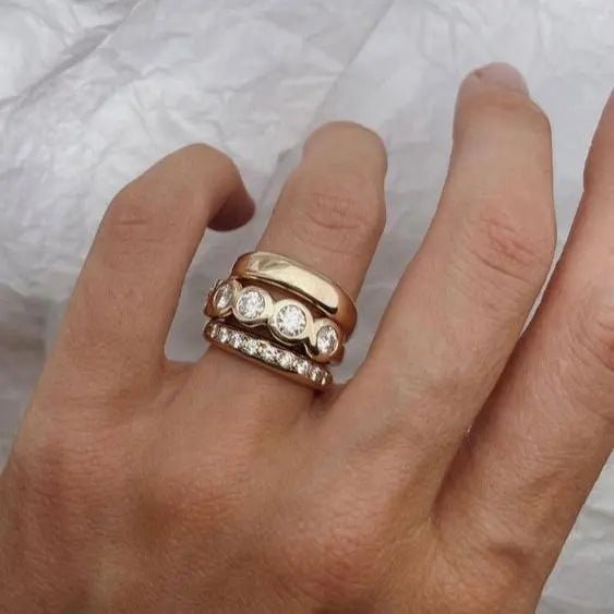 SET OF FORGED BRILLIANT GOLD RINGS - Edith & Mae