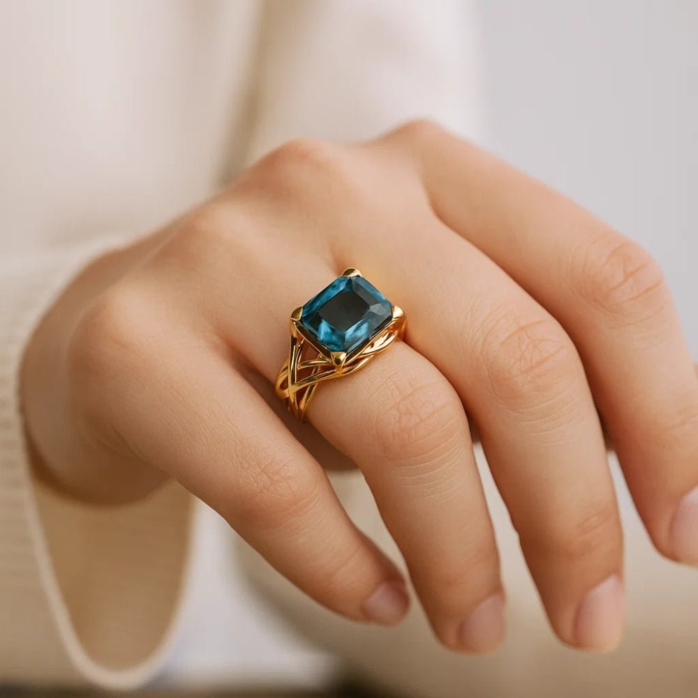 VINTAGE GOLD BLUE ZIRCONIA RING - Edith & Mae