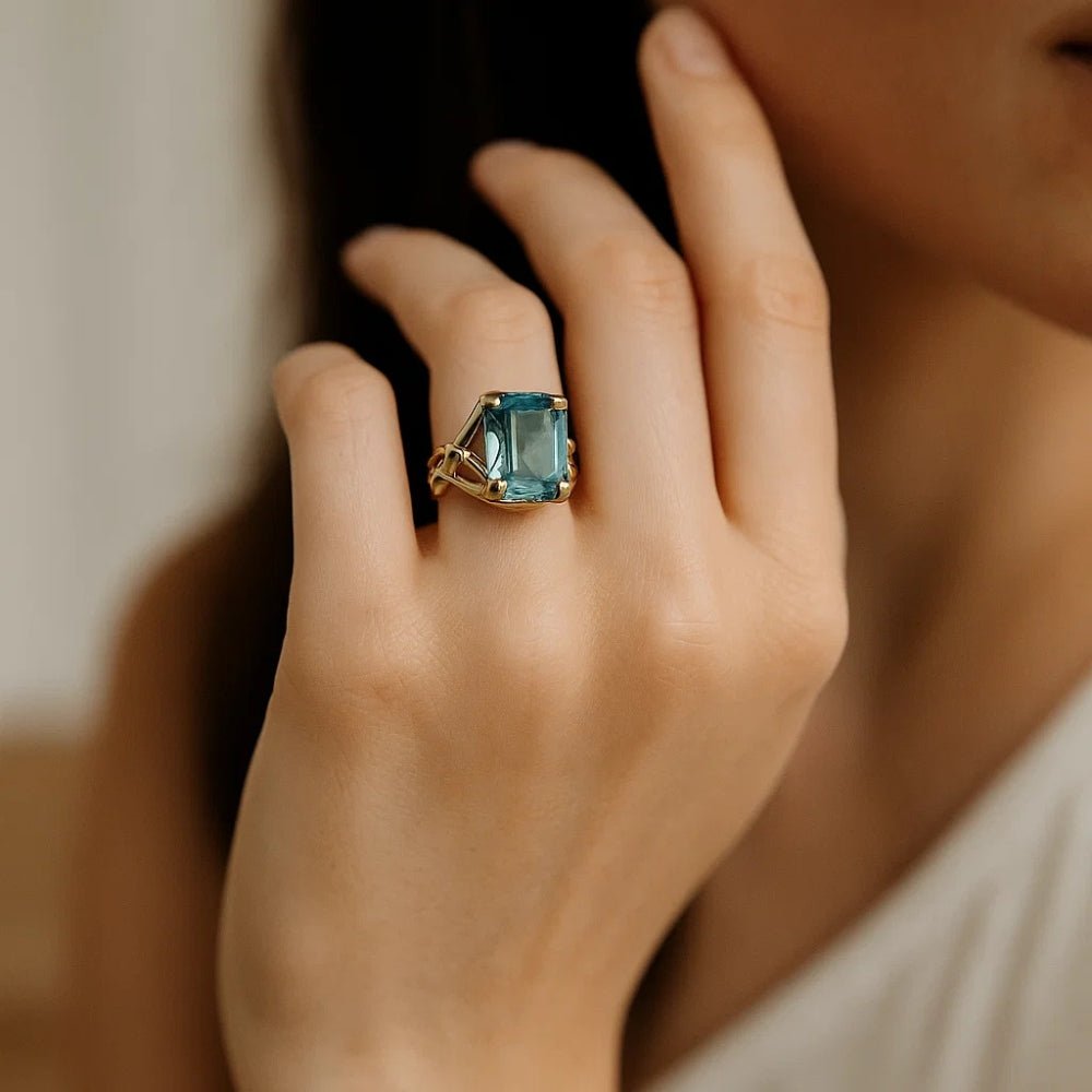 VINTAGE GOLD BLUE ZIRCONIA RING - Edith & Mae